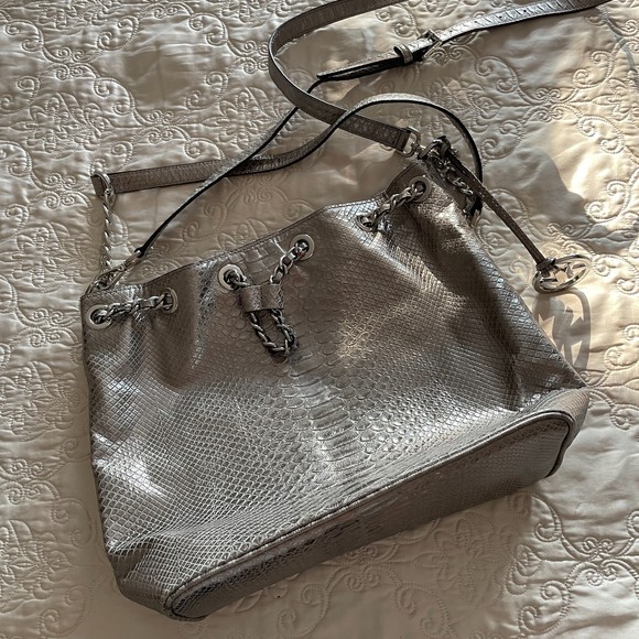 MICHAEL KORS Frankie Metallic Leather Crocodile-embossed Large Shoulder Bag - Picture 1 of 10